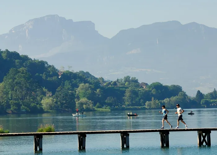 Les Aigues Blanches アパートホテル エクスレバン
